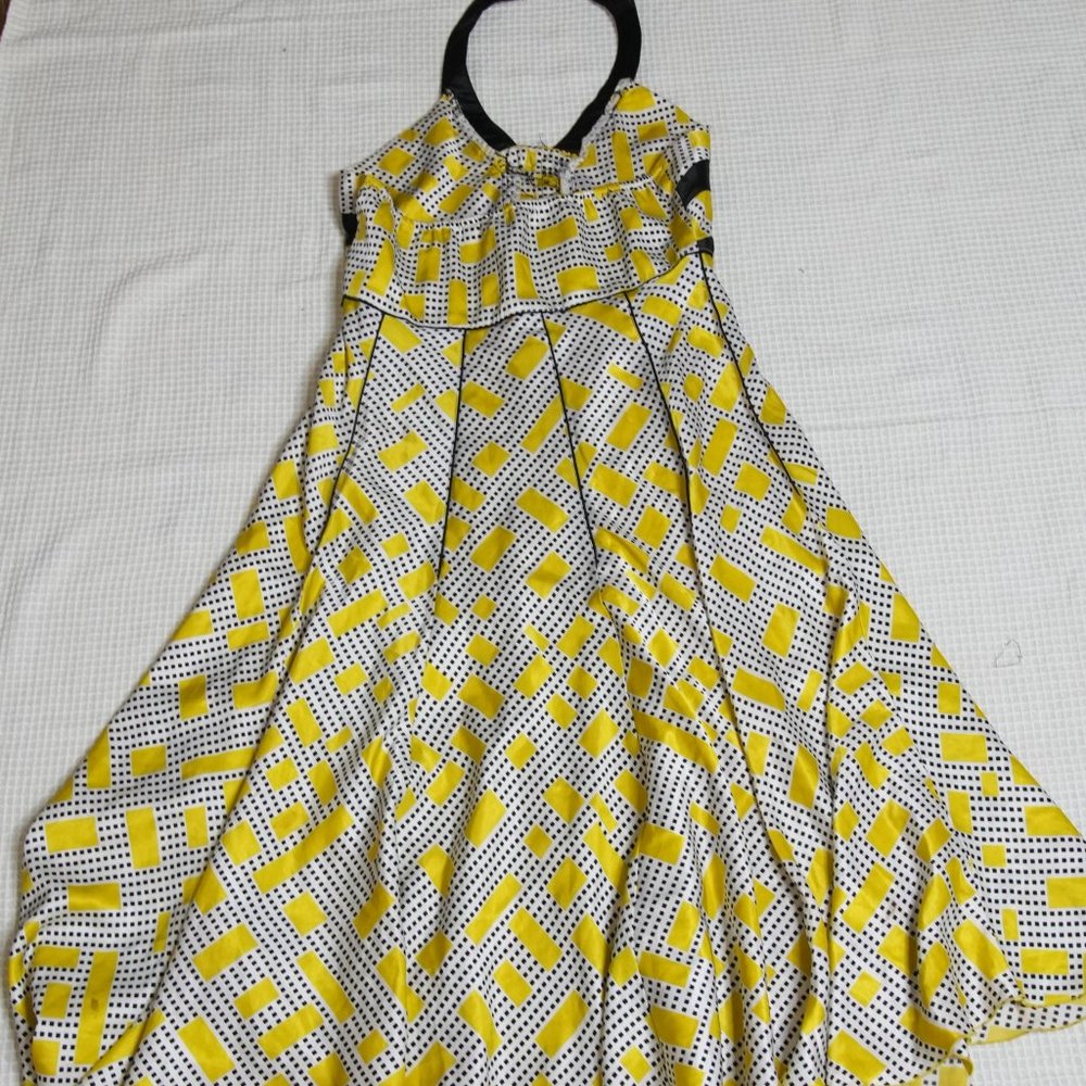BEAUTIFUL GLOBUS DRESS FOR SUMMER - Picture 7 of 10